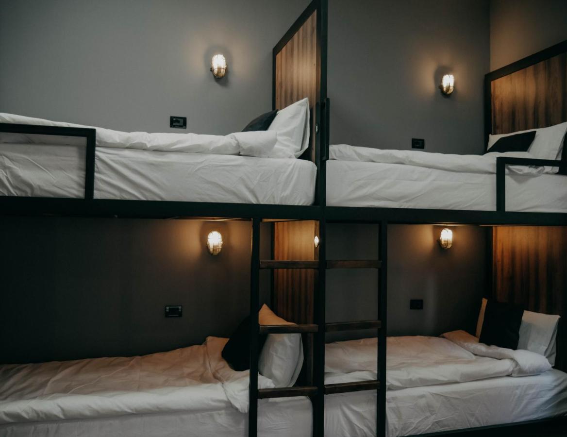 The Maze Hostel Tirana Exterior photo